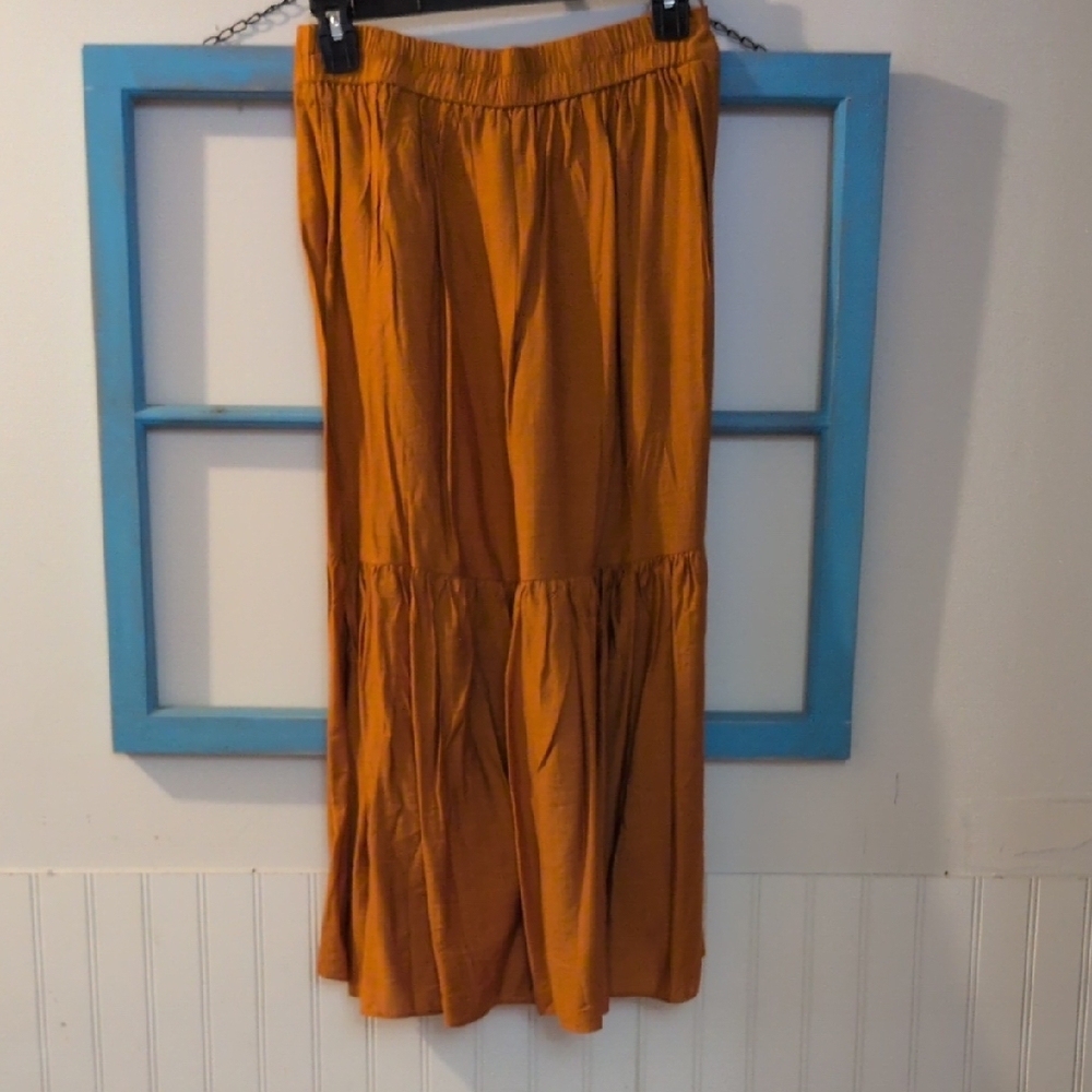 Elegant High-Low Rust Skirt with Ruffles - Picture 2 of 2